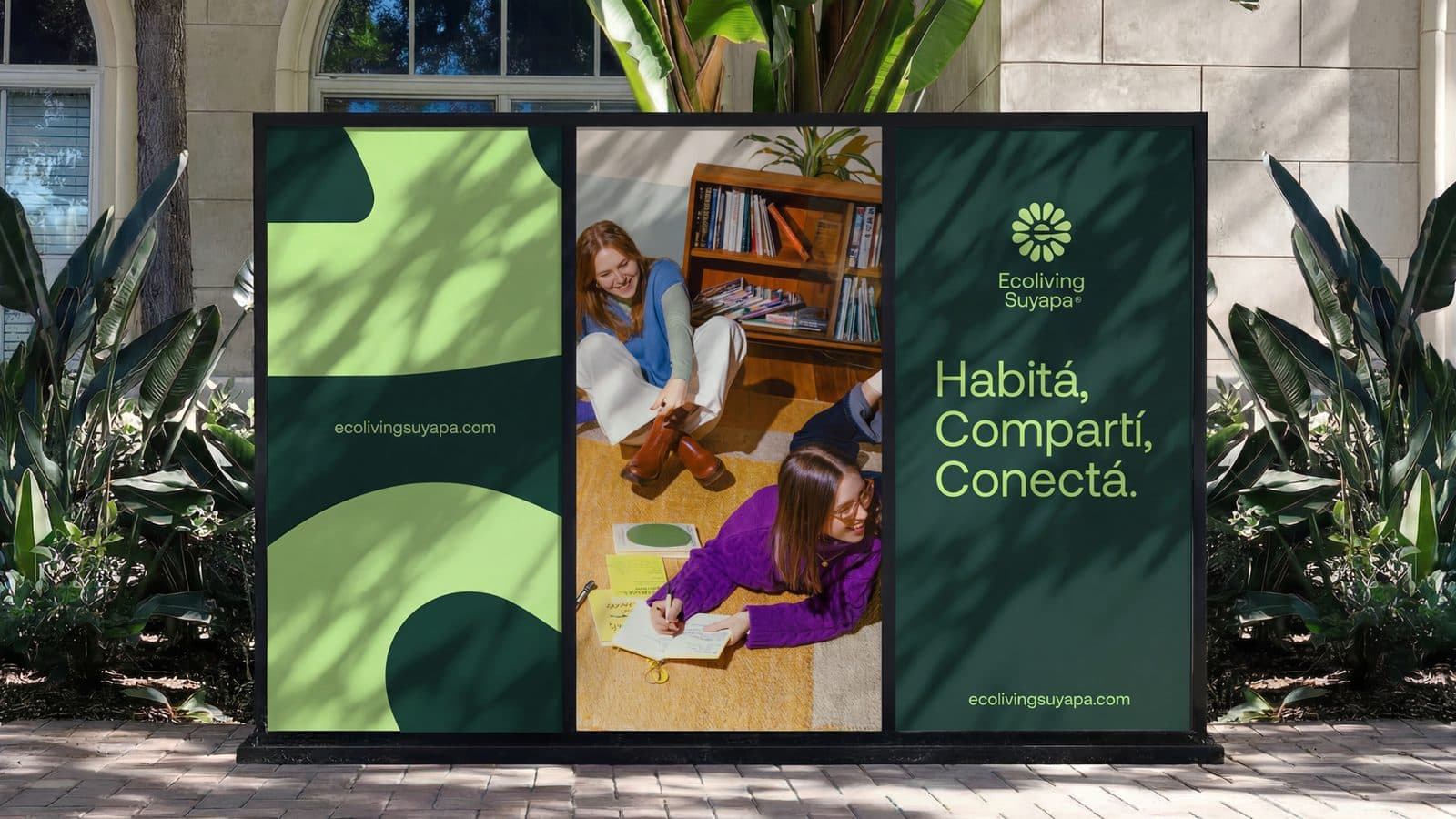 Valla exterior de tres cuerpos con el lema Habitá, Compartí, Conectá