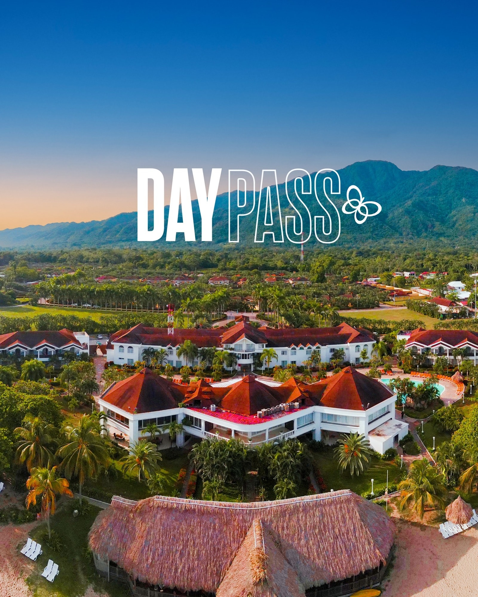 Portada del Day Pass sobre una vista aérea del hotel